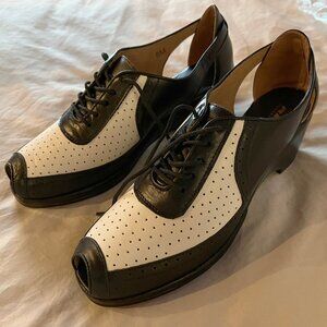 Re-Mix Vintage Spectator Black-and-White Peep-Toe '40s Wedge Shoes 8M NIB